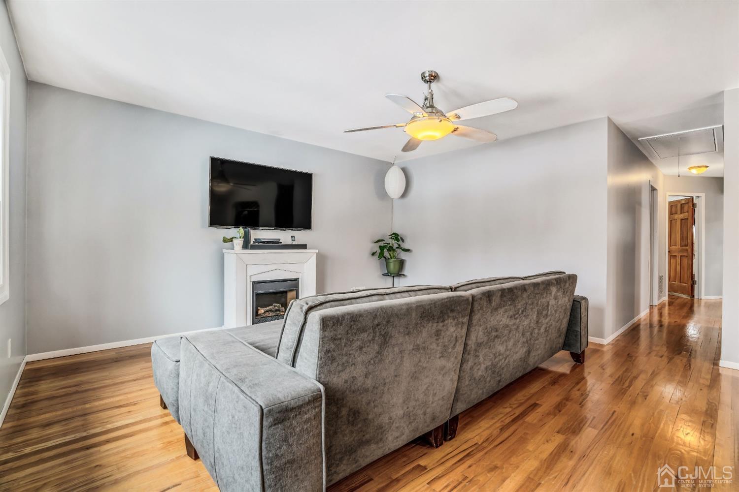 76 Chain O' Hills Road Iselin, NJ 08830 - Photo 6 of 31 Gallery Image 6