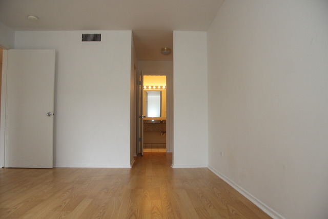 1919 Prairie Square, Unit 121 Schaumburg, IL 60173 - Photo 13 of 16