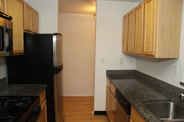 1919 Prairie Square, Unit 121 Schaumburg, IL 60173 - Photo 5 of 16