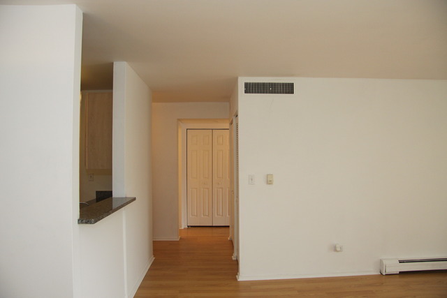 1919 Prairie Square, Unit 121 Schaumburg, IL 60173 - Photo 9 of 16