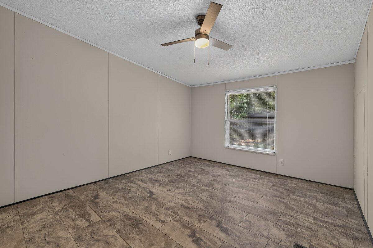623 Barn Road Bonneau, SC 29431 - Photo 22 of 43 623 Barn Road-27