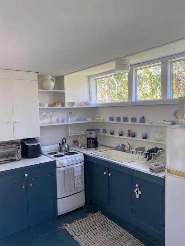 318 Lamberts Cove Road West Tisbury, MA 02568 - Photo 9 of 10 Cottage kitchen