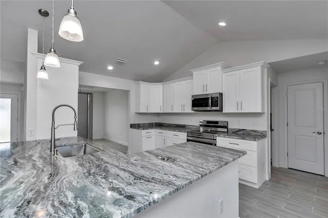 $399,900 | 17490 Southwest 18th Avenue Road, Ocala, FL 34473