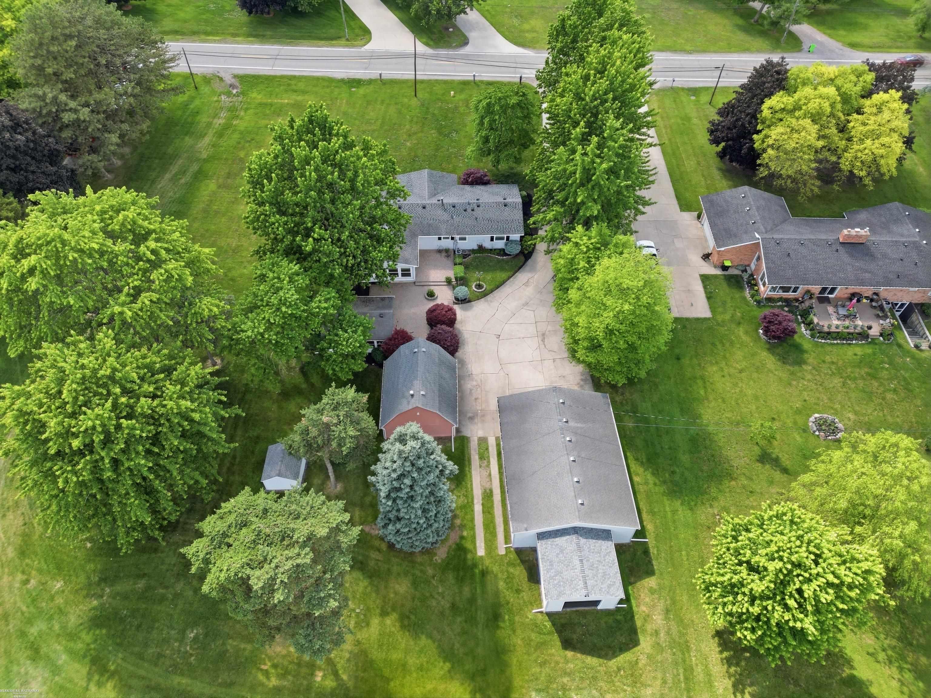 50400 Fairchild Road New Baltimore, MI 48051 - Photo 3 of 36