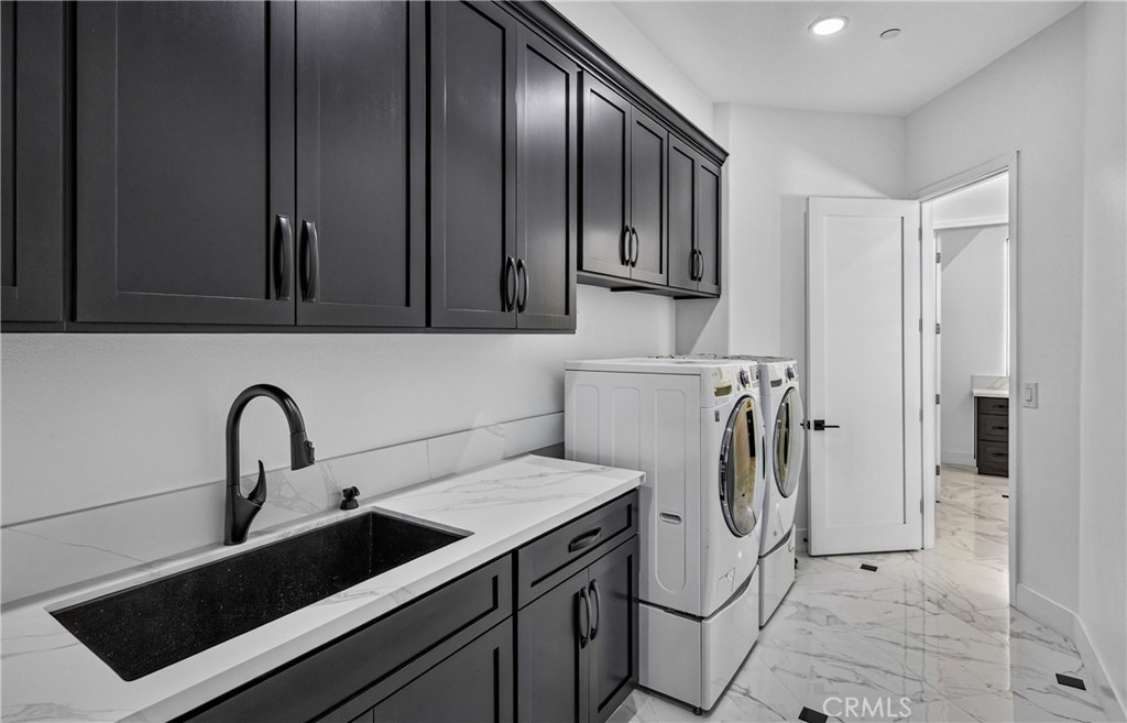 39625 County Line Road Beaumont, CA 92223 - Photo 35 of 54 Laundry room