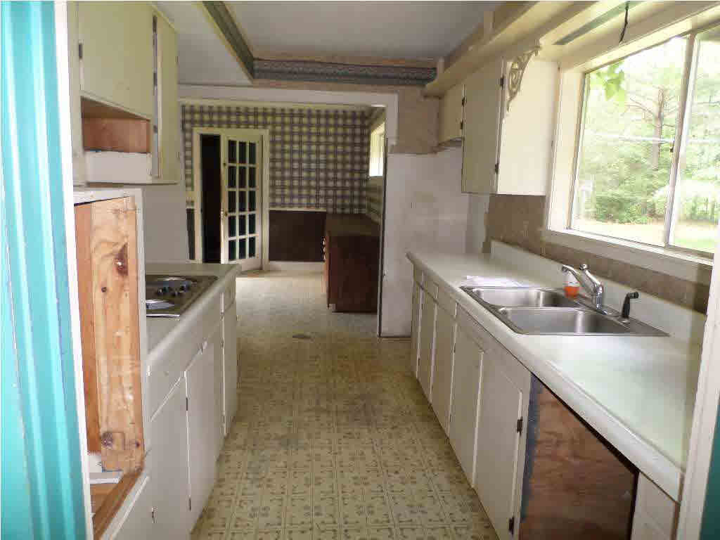 207 Franklin Road Braxton, MS 39044 - Photo 5 of 11 Kitchen