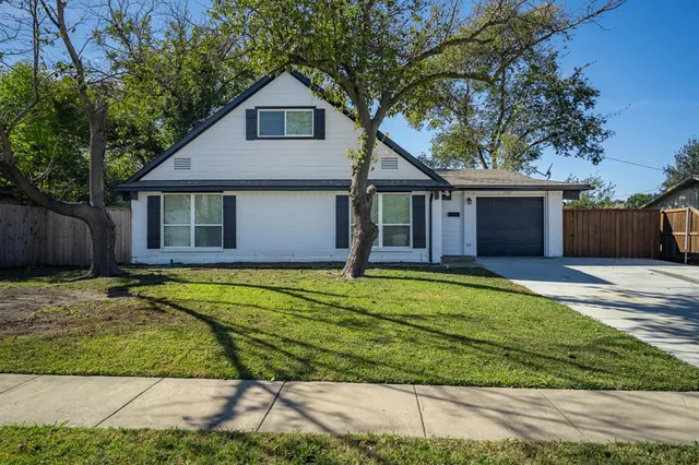 $2,600 | 2302 Valleywood Drive, Carrollton, TX 75006