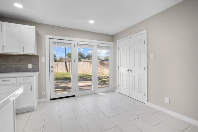 $2,600 | 2302 Valleywood Drive, Carrollton, TX 75006