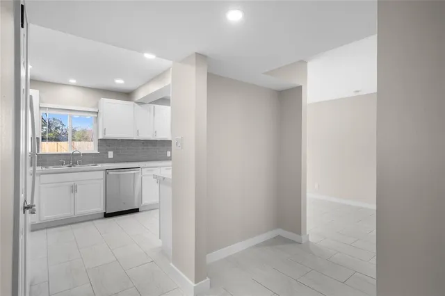 $2,600 | 2302 Valleywood Drive, Carrollton, TX 75006