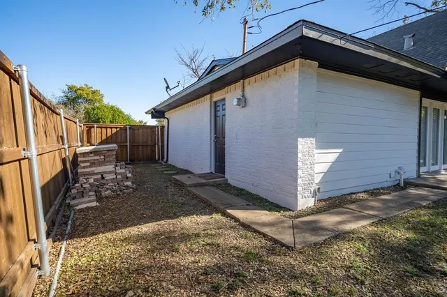 $2,600 | 2302 Valleywood Drive, Carrollton, TX 75006