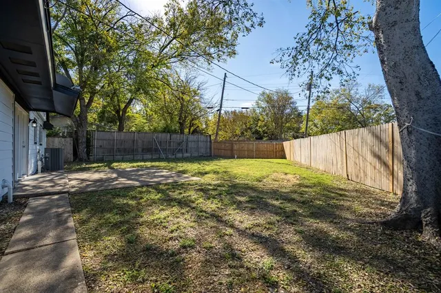 $2,600 | 2302 Valleywood Drive, Carrollton, TX 75006