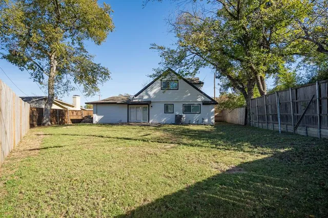 $2,600 | 2302 Valleywood Drive, Carrollton, TX 75006