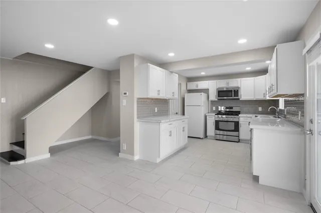 $2,600 | 2302 Valleywood Drive, Carrollton, TX 75006