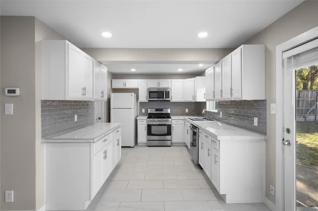 $2,600 | 2302 Valleywood Drive, Carrollton, TX 75006