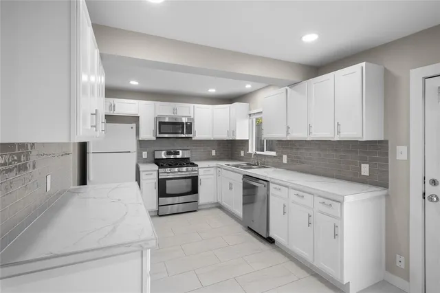 $2,600 | 2302 Valleywood Drive, Carrollton, TX 75006