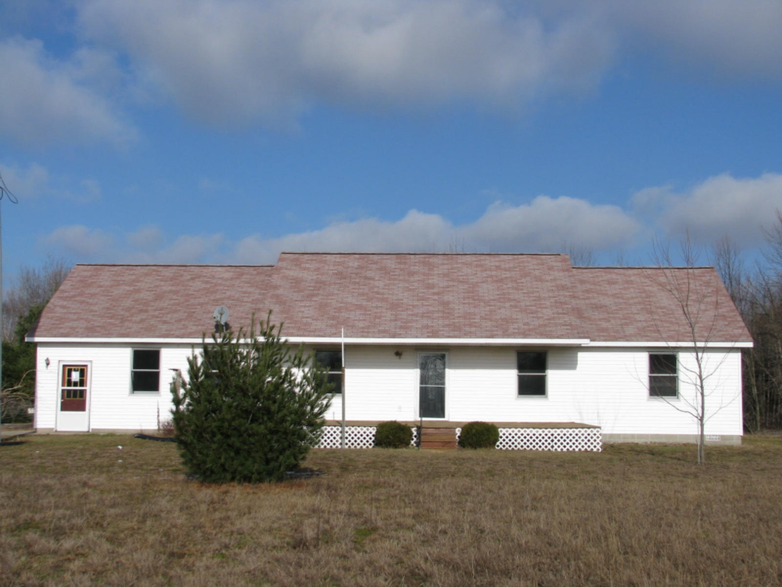 2748 West Lake Road Hart, MI 49420 - Photo 1 of 14 Front