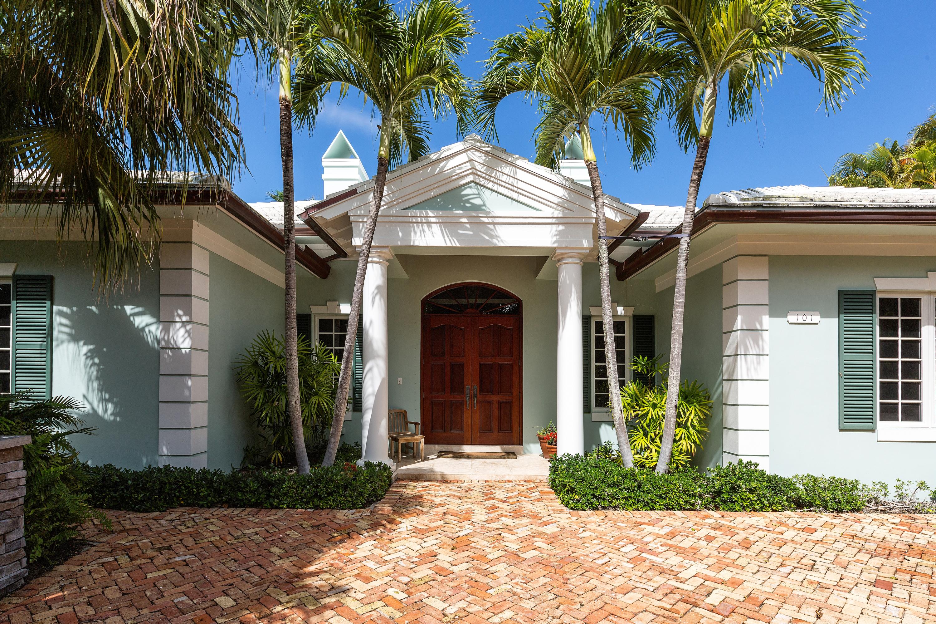 101 Lakeview Drive Gulf Stream, FL 33483 - Photo 2 of 28 08_FrontEntrance_1