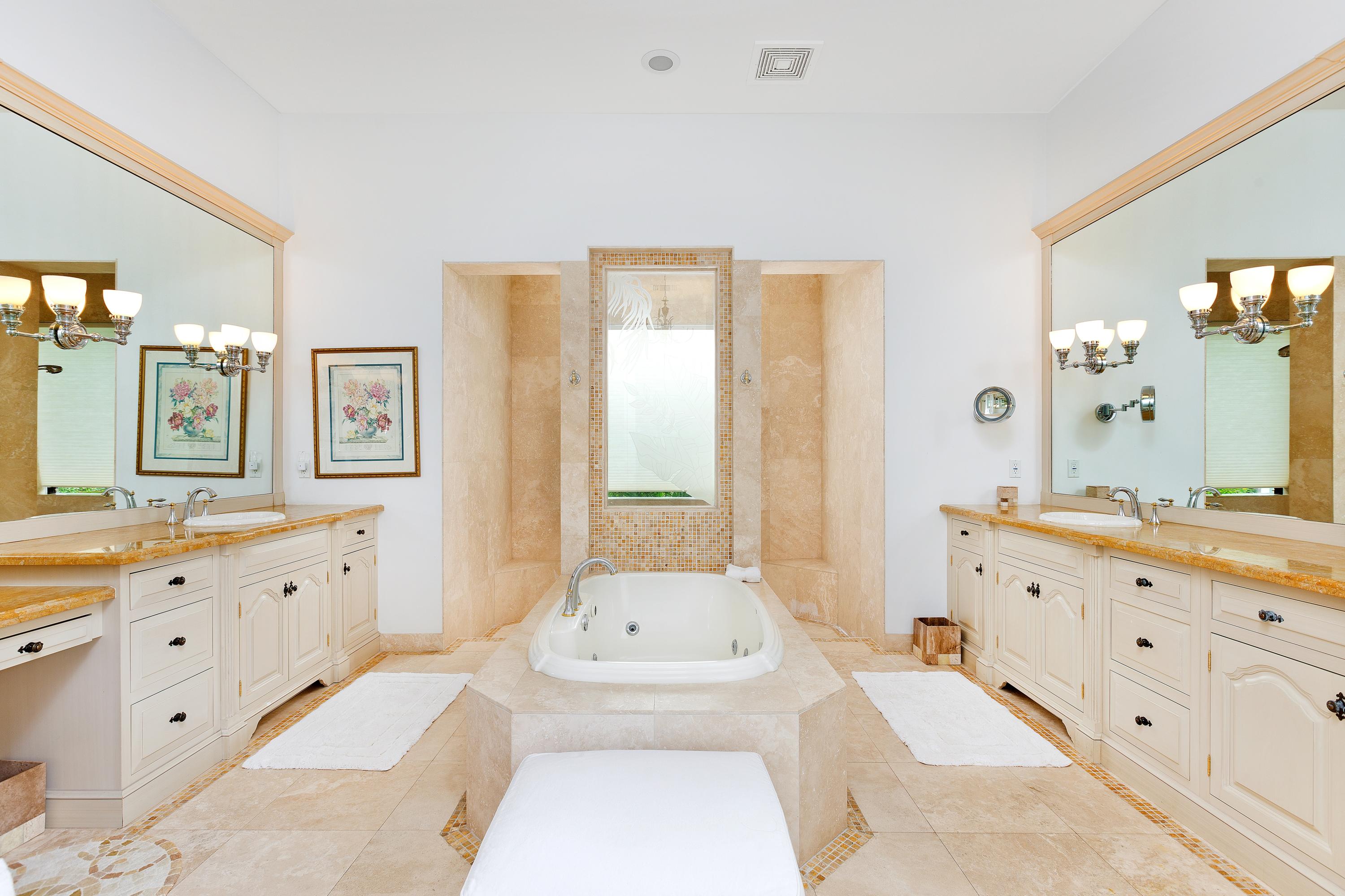 101 Lakeview Drive Gulf Stream, FL 33483 - Photo 14 of 28 34_Masterbathroom