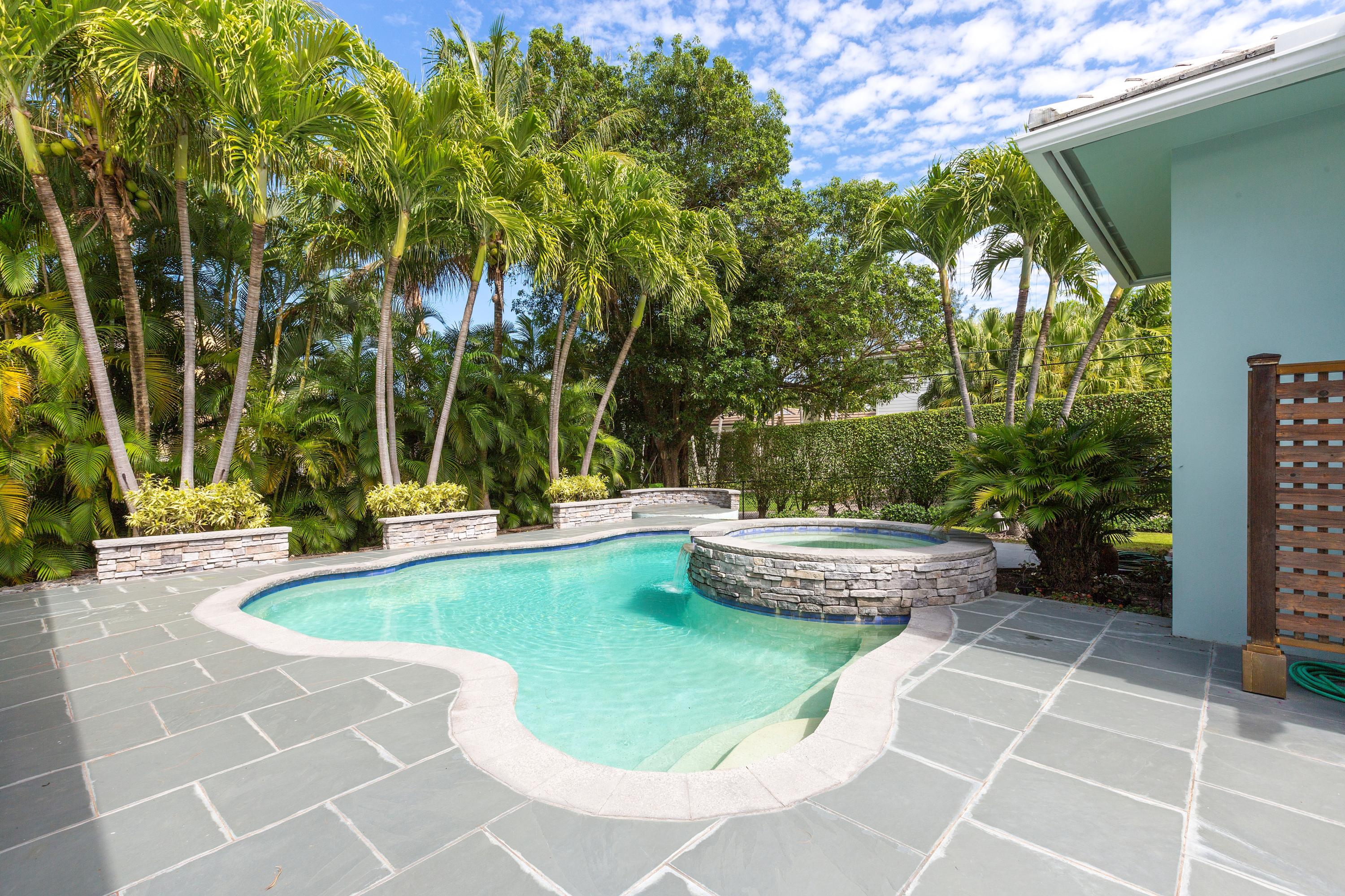 101 Lakeview Drive Gulf Stream, FL 33483 - Photo 18 of 28 50_Pool_1