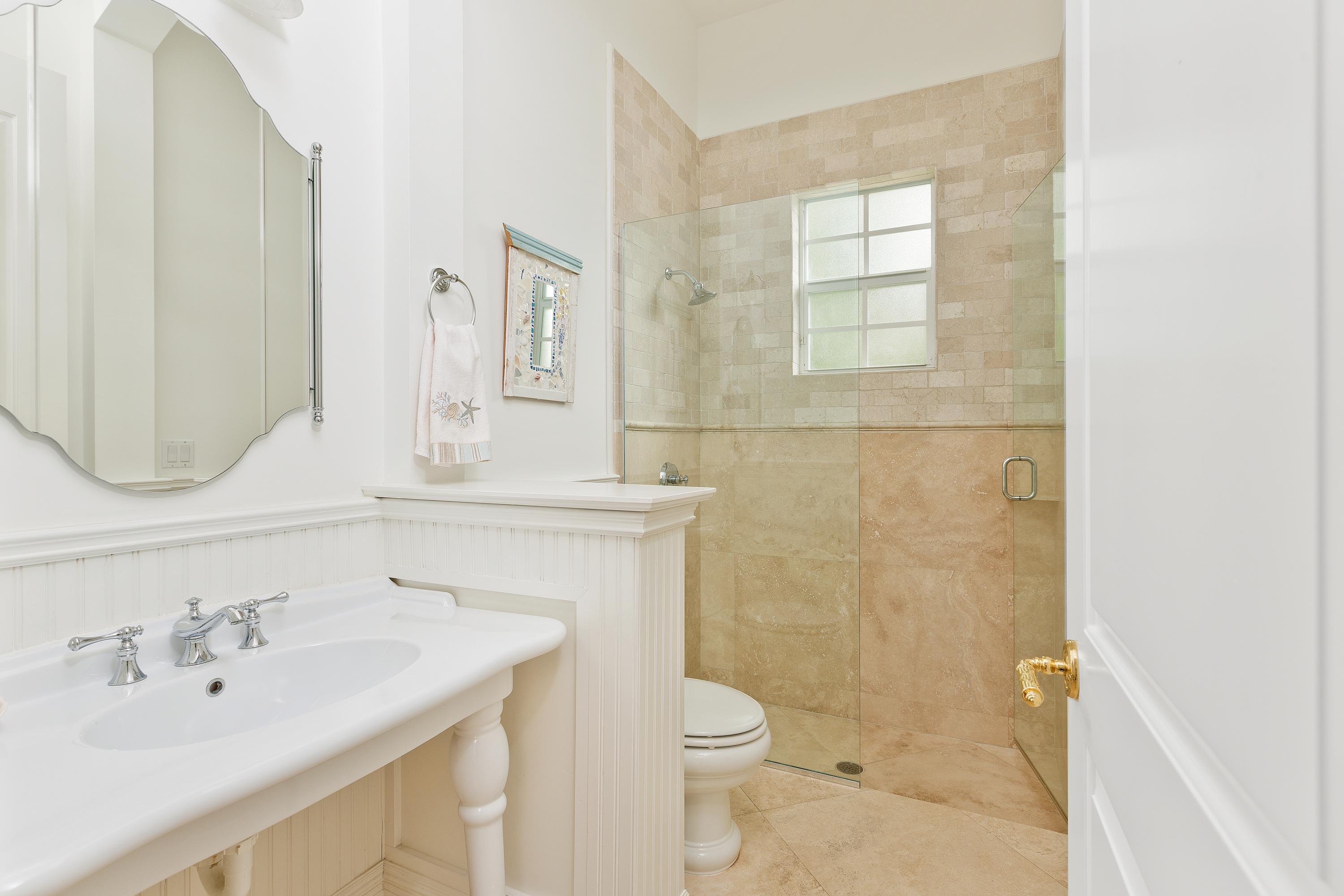 101 Lakeview Drive Gulf Stream, FL 33483 - Photo 22 of 28 37a_Bathroom2