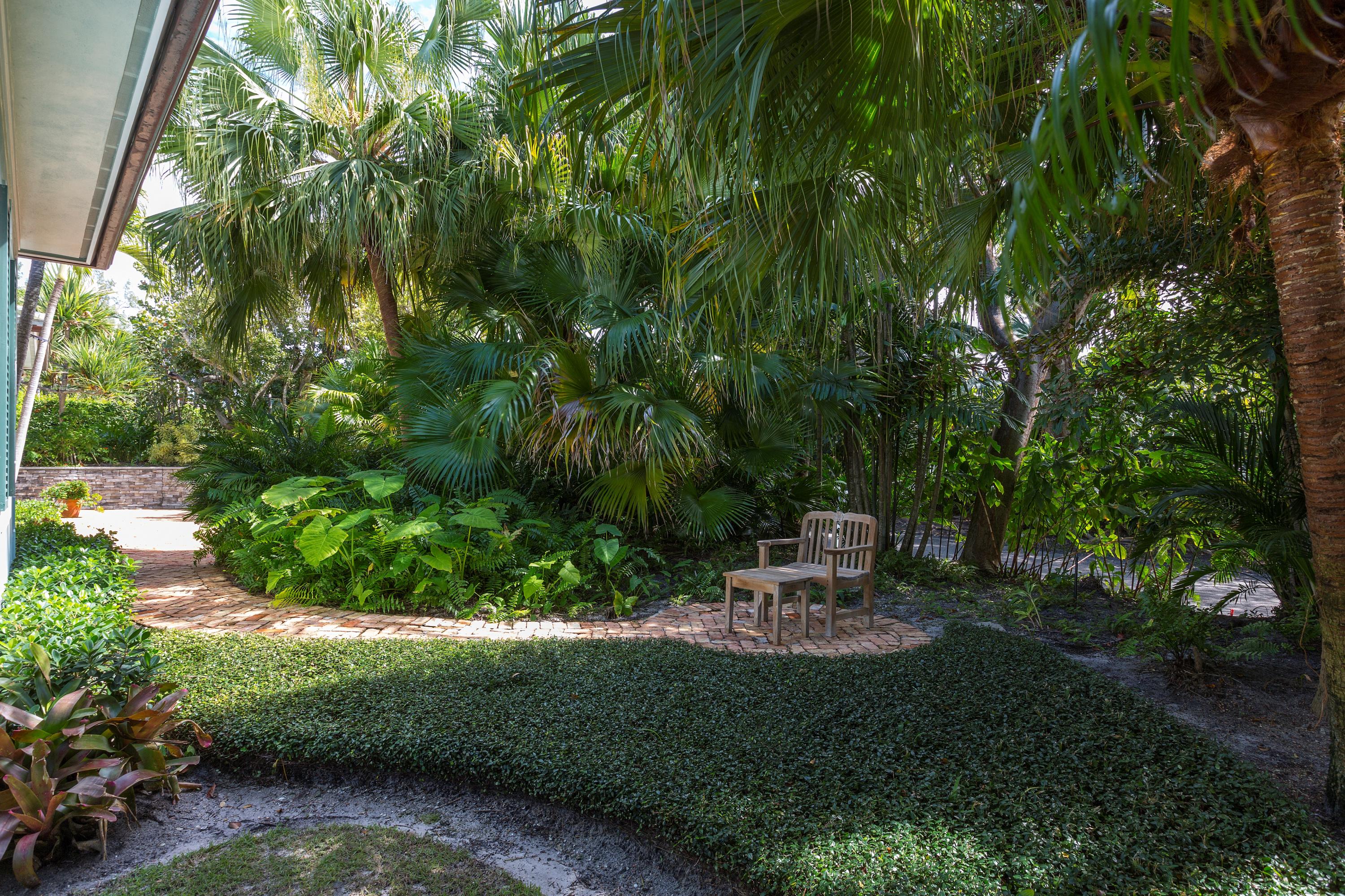 101 Lakeview Drive Gulf Stream, FL 33483 - Photo 27 of 28 07_FrontYard