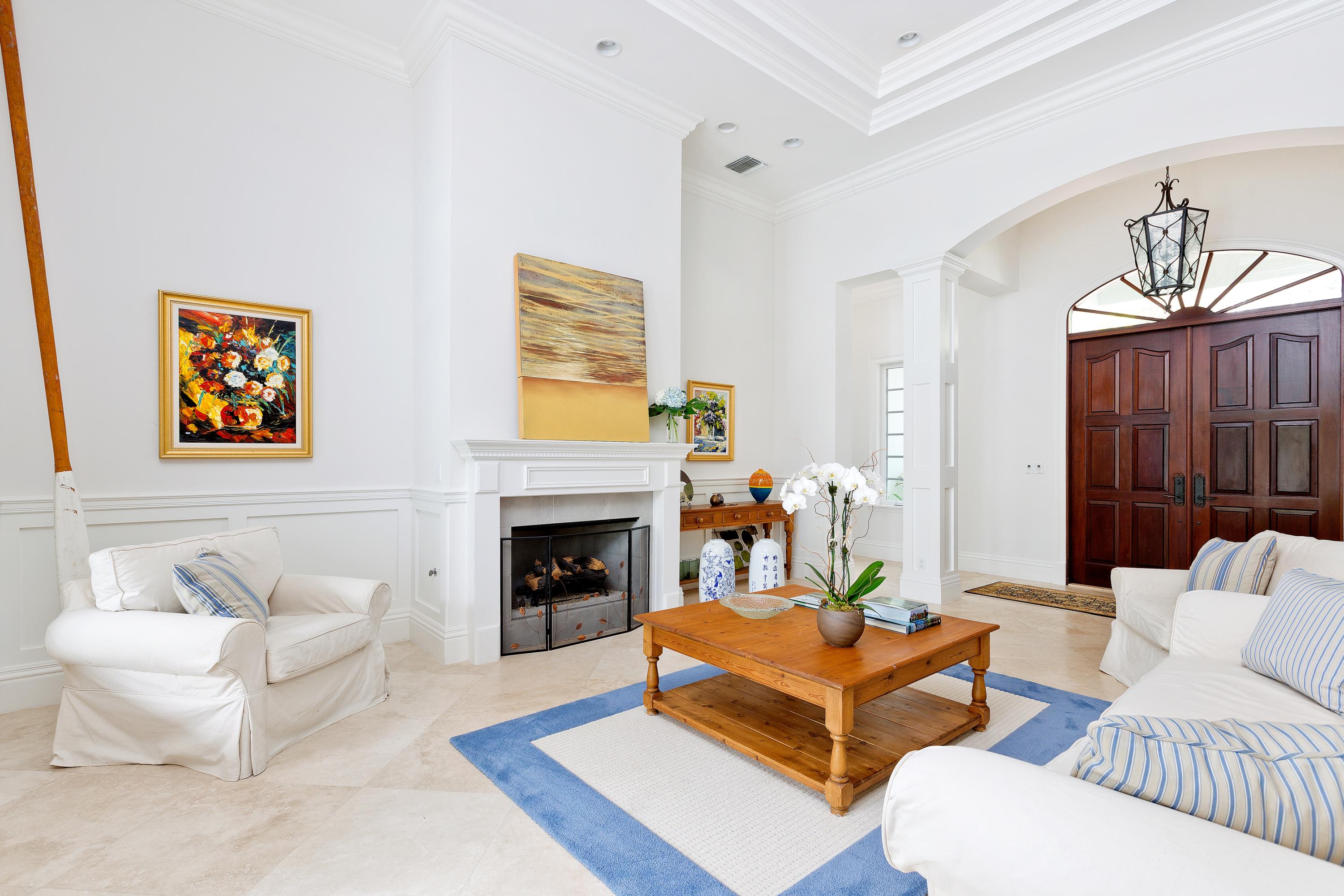 101 Lakeview Drive Gulf Stream, FL 33483 - Photo 6 of 28 12_Livingroom_2