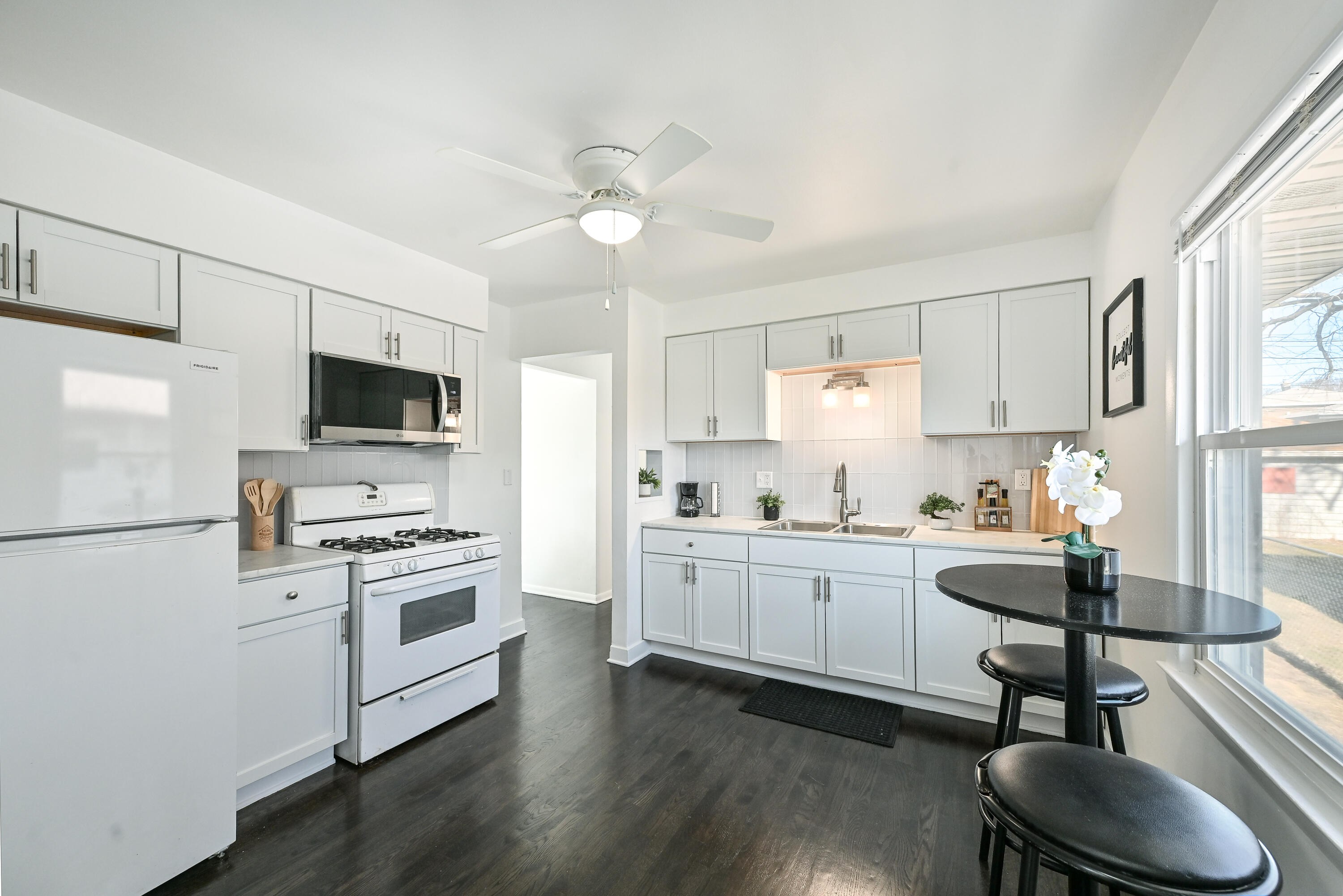 7218 West Carmen Avenue Milwaukee, WI 53218 - Photo 9 of 30 DZ7218-11