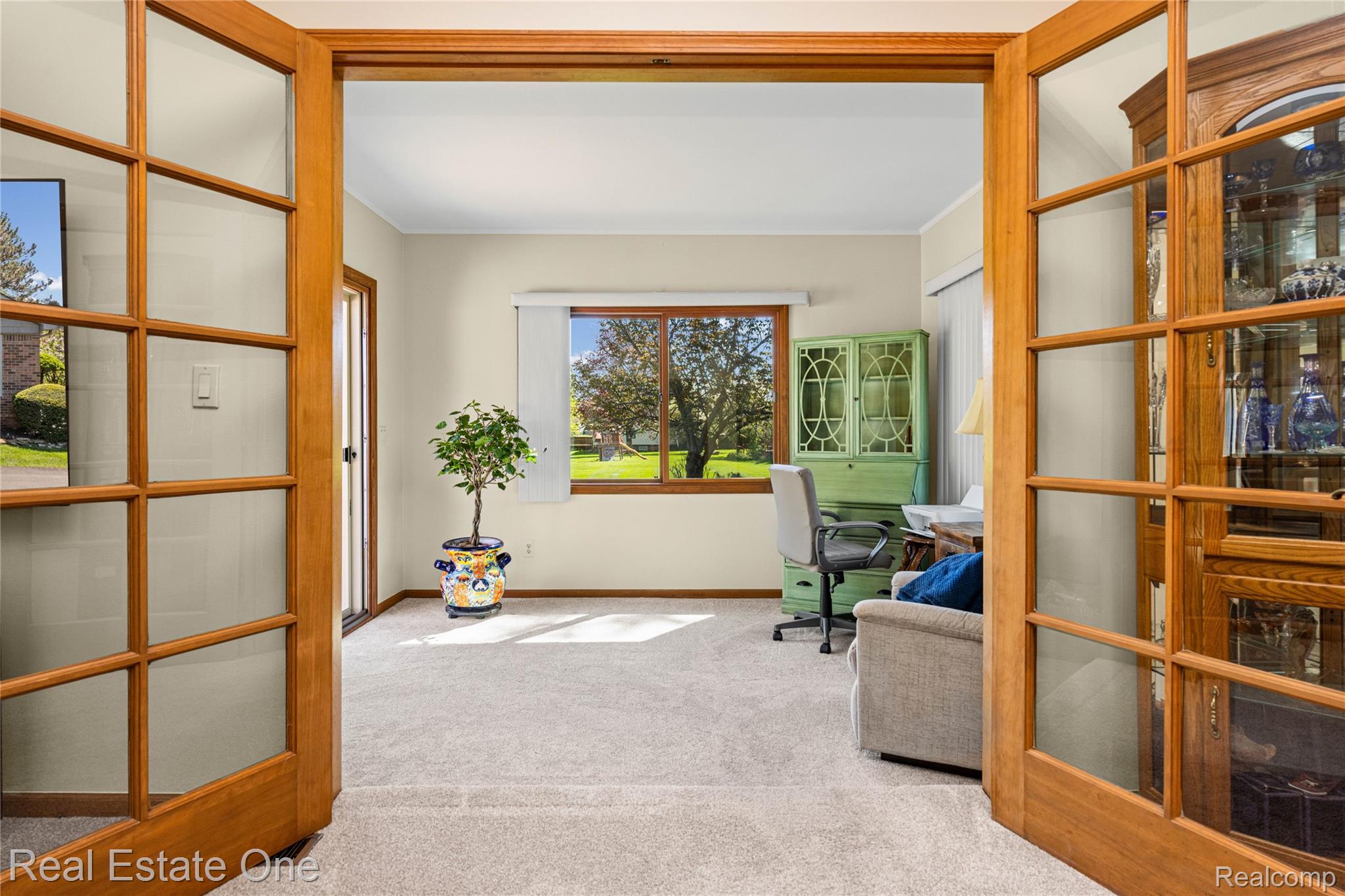 25550 Wixom Road Novi, MI 48374 - Photo 13 of 37 Four Seasons room