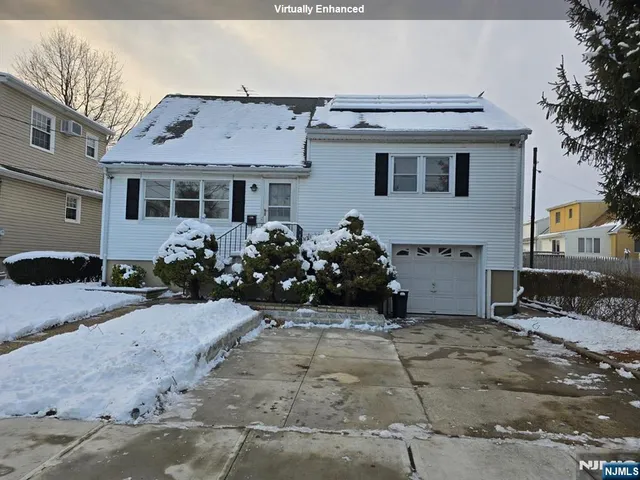 a view of a house with yard
