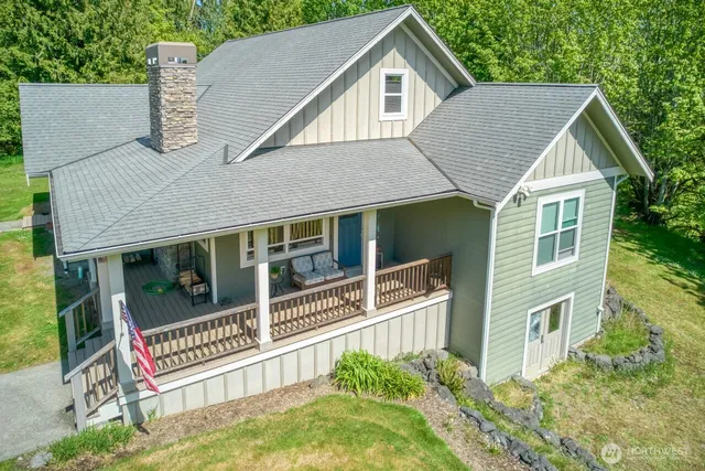 a view of house with backyard