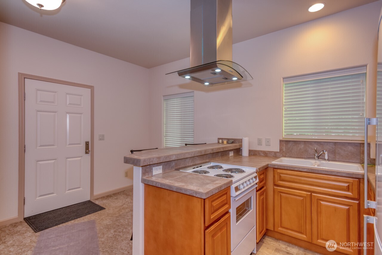 163 Prawn Road Port Angeles, WA 98363 - Photo 31 of 40 a kitchen with a stove and a sink