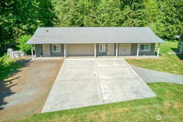 a view of front of house with a yard