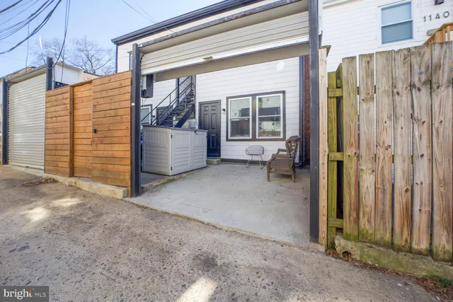 a view of an outdoor space