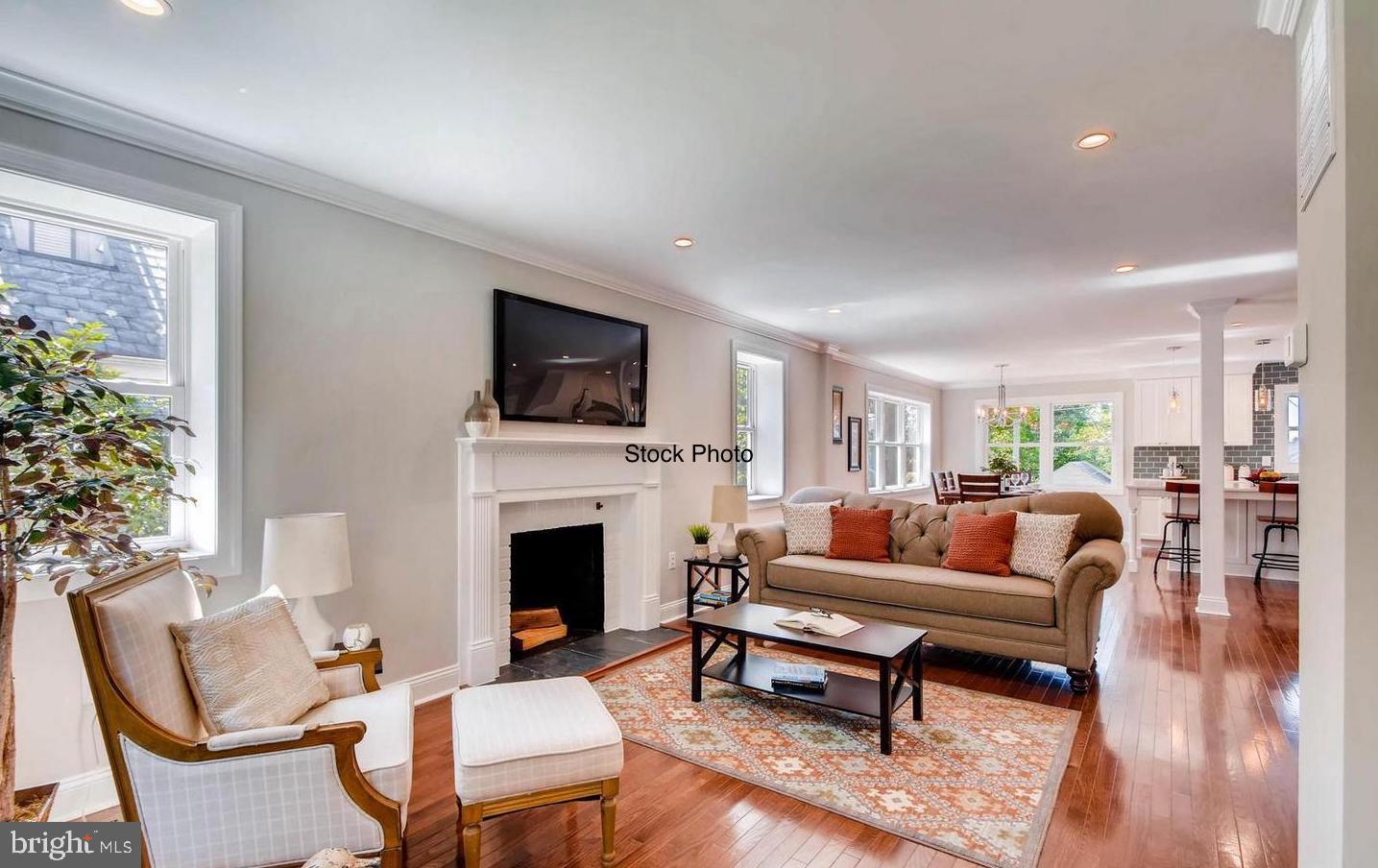 5425 Springlake Way Baltimore, MD 21212 - Photo 3 of 17