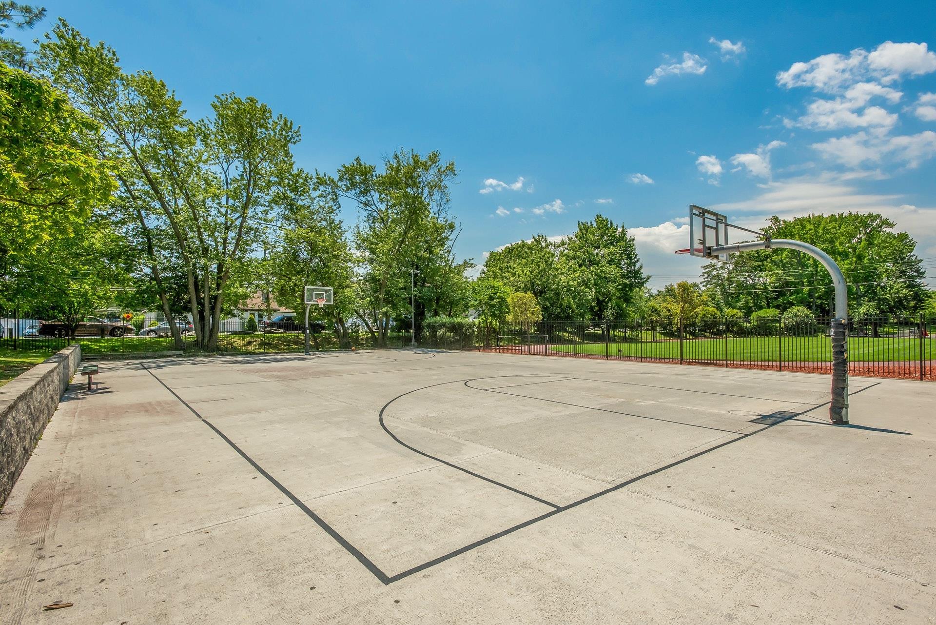 127 B Edgewater Park, Unit B Bronx, NY 10465 - Photo 12 of 26 a view of a basket ball ground