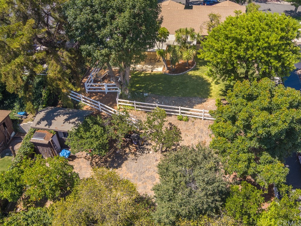 64 Ranchview Road Rolling Hills Estates, CA 90274 - Photo 32 of 38 a backyard of a house with lots of green space