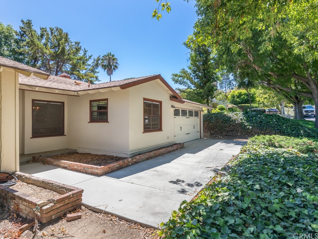 64 Ranchview Road Rolling Hills Estates, CA 90274 - Photo 38 of 38 a front view of a house with garden
