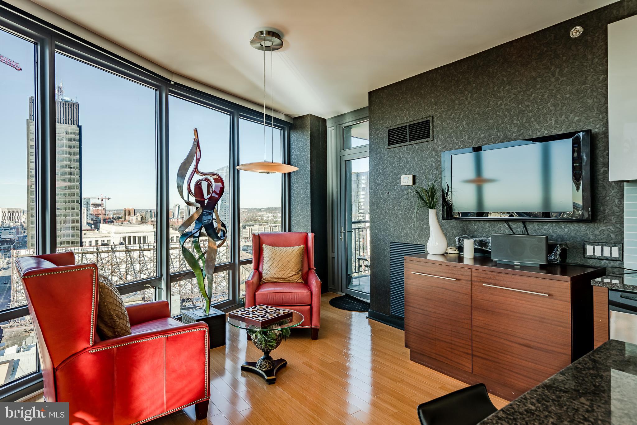 2101-00 Market Street, Unit 1803 Philadelphia, PA 19103 - Photo 16 of 52 a room with furniture