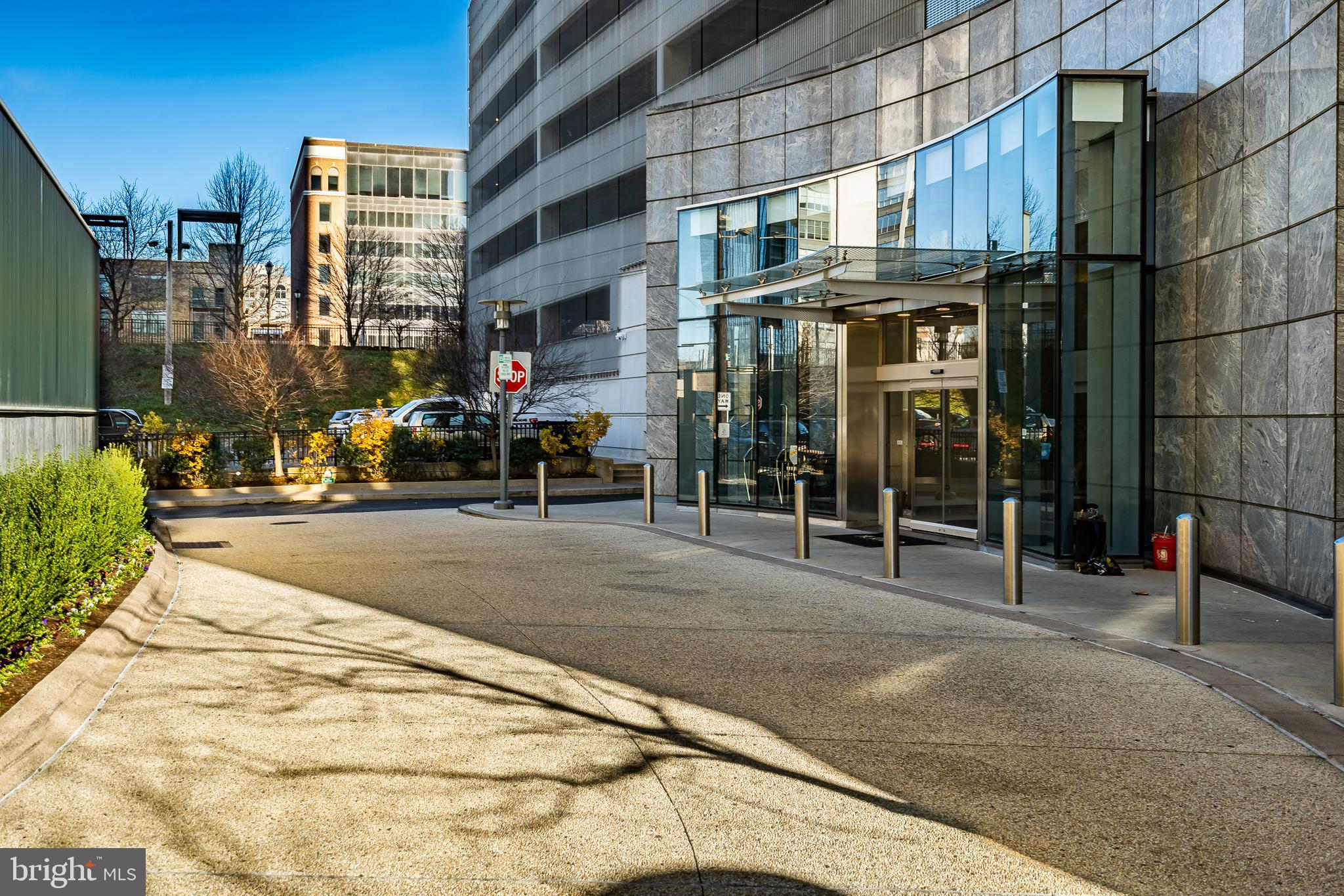 2101-00 Market Street, Unit 1803 Philadelphia, PA 19103 - Photo 3 of 52 a view of a building with the street