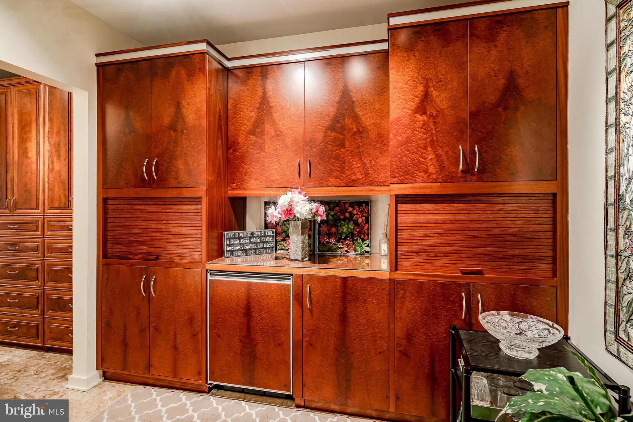 2101-00 Market Street, Unit 1803 Philadelphia, PA 19103 - Photo 34 of 52 a bathroom with a shower and a mirror