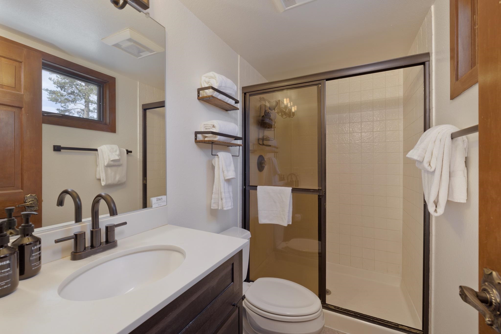 3005 Meridian Boulevard, Unit 47 Mammoth Lakes, CA 93546 - Photo 14 of 40 a bathroom with a sink toilet and shower