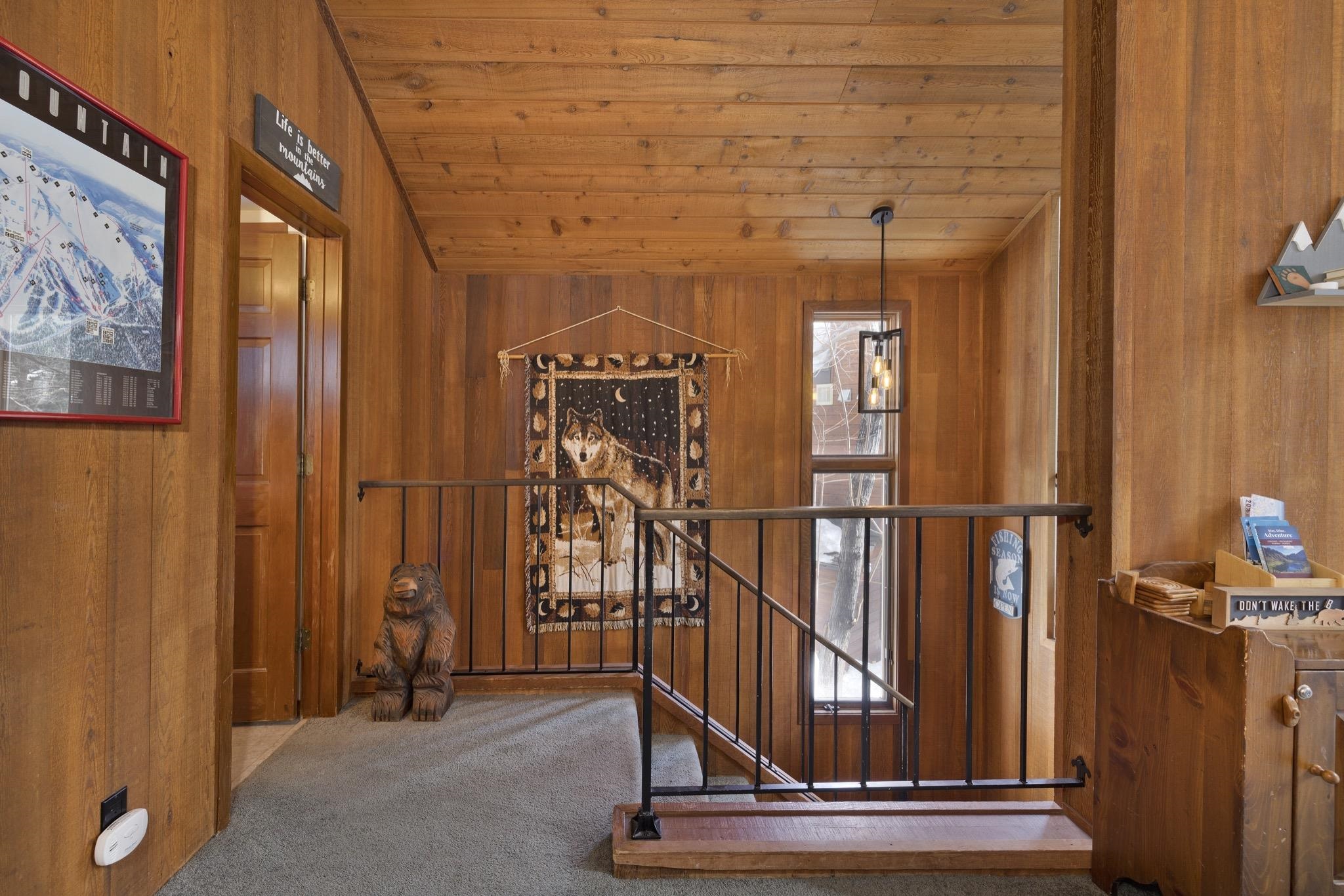 3005 Meridian Boulevard, Unit 47 Mammoth Lakes, CA 93546 - Photo 15 of 40 a view of a hallway with paintings on the wall