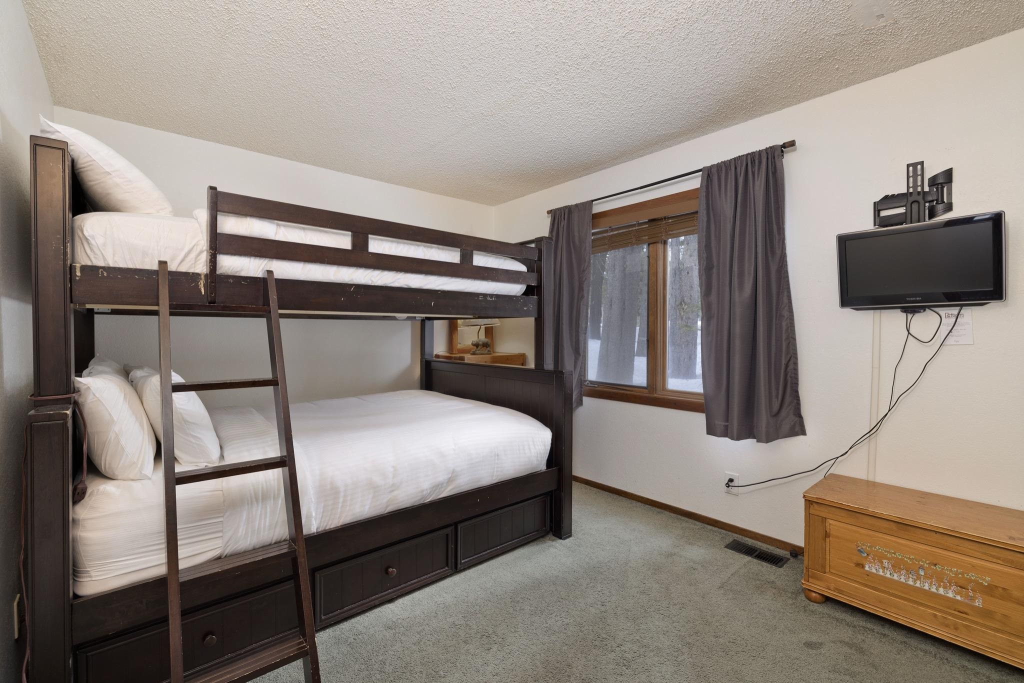3005 Meridian Boulevard, Unit 47 Mammoth Lakes, CA 93546 - Photo 19 of 40 a bedroom with a bed and a window
