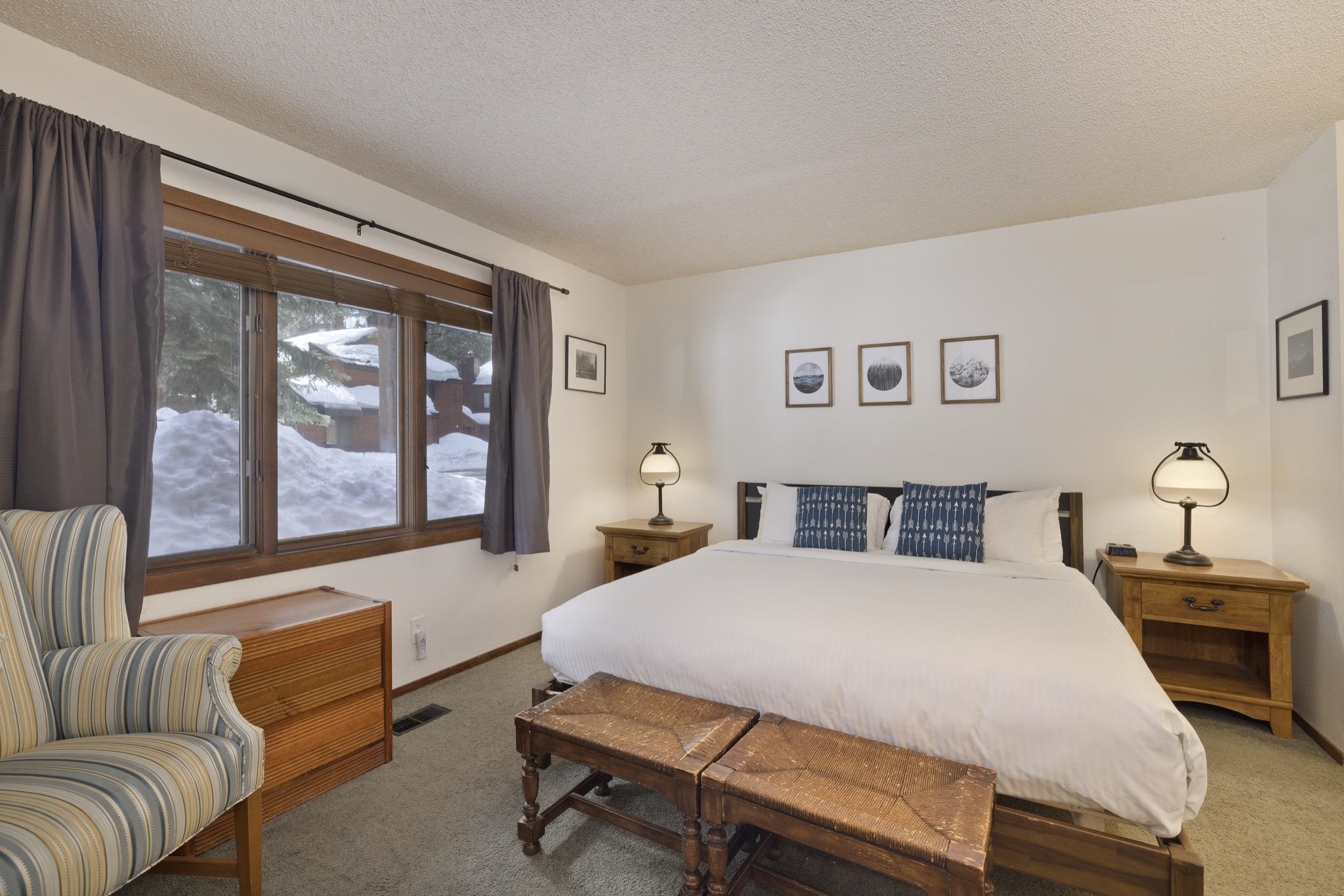 3005 Meridian Boulevard, Unit 47 Mammoth Lakes, CA 93546 - Photo 25 of 40 a bedroom with a bed and wooden floor