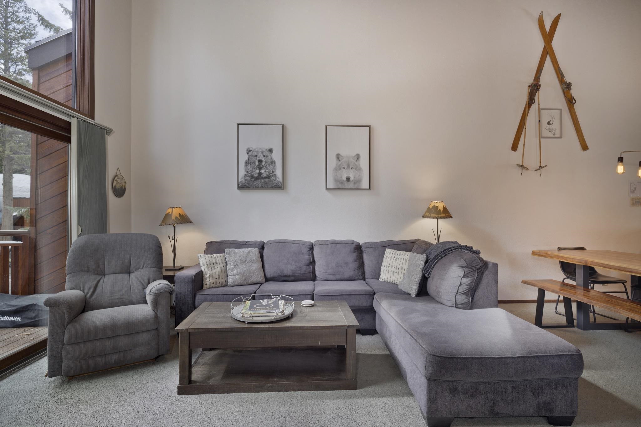 3005 Meridian Boulevard, Unit 47 Mammoth Lakes, CA 93546 - Photo 5 of 40 a living room with furniture