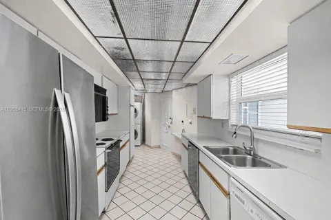 $1,095,000 | 4925 Collins Avenue, Unit 1A, Miami Beach, FL 33140