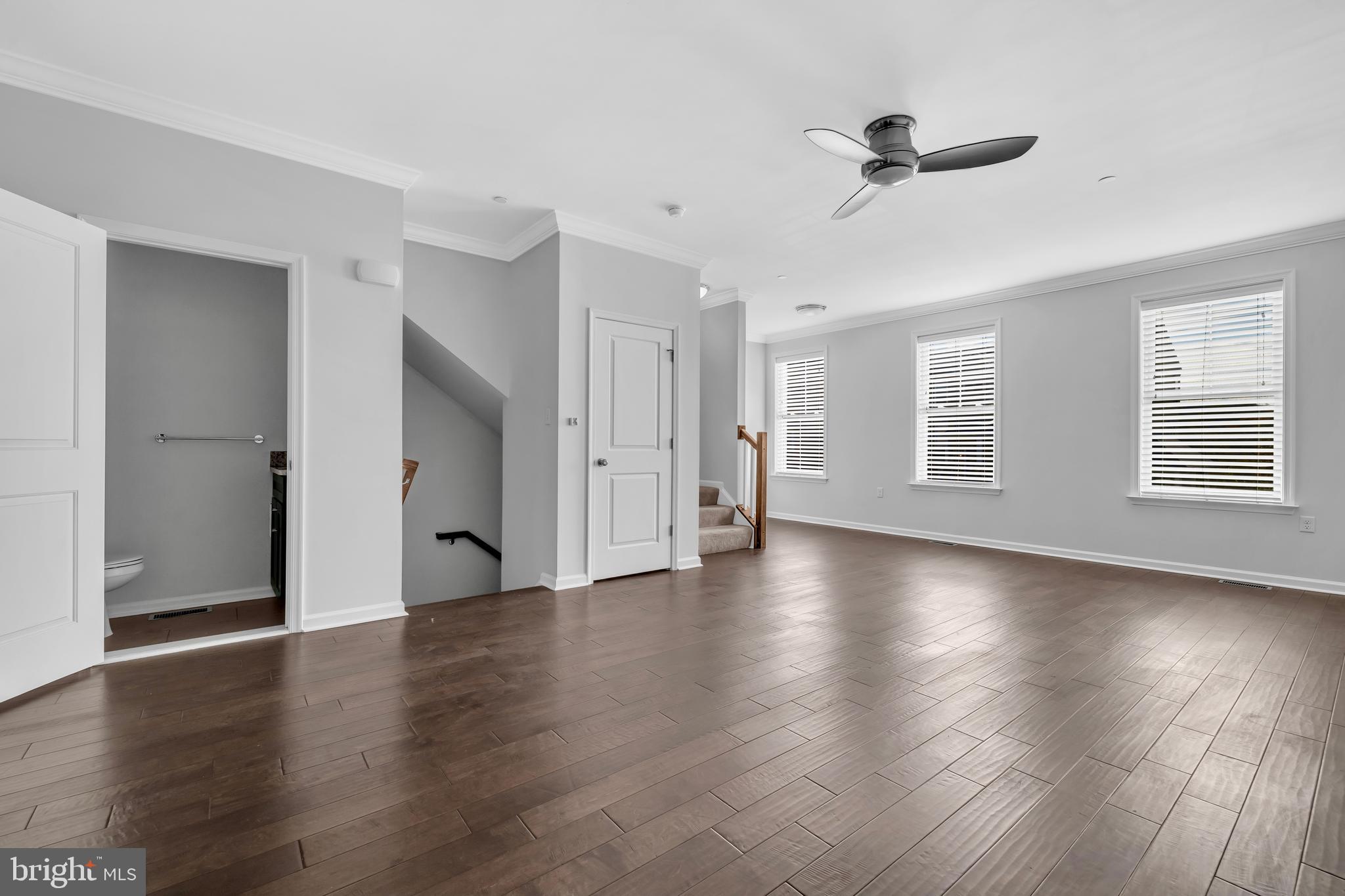 437 Woodcrest Drive Southeast Washington, DC 20032 - Photo 12 of 38 Main Flr View