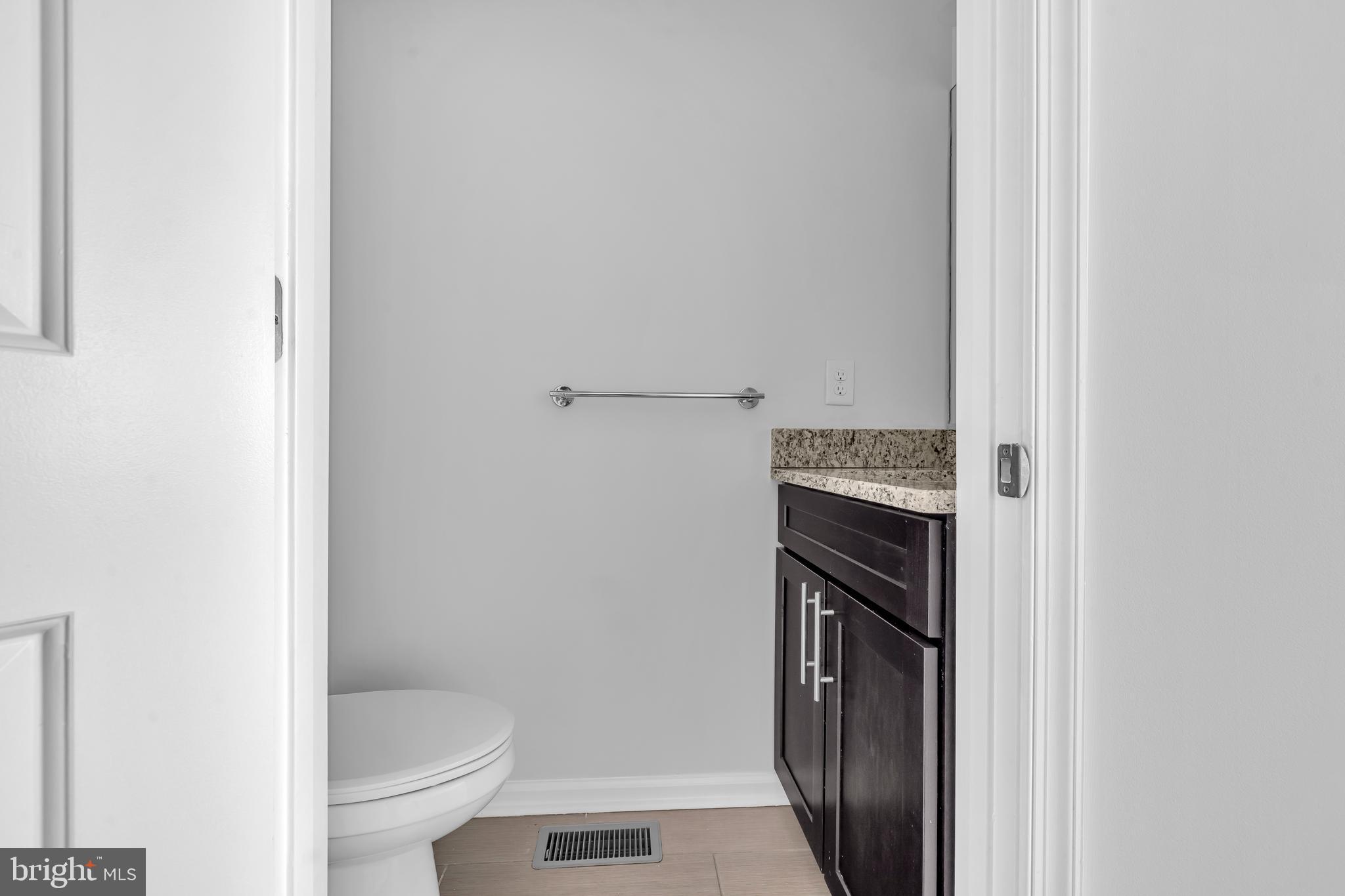 437 Woodcrest Drive Southeast Washington, DC 20032 - Photo 13 of 38 Main Flr 1/2 Bath