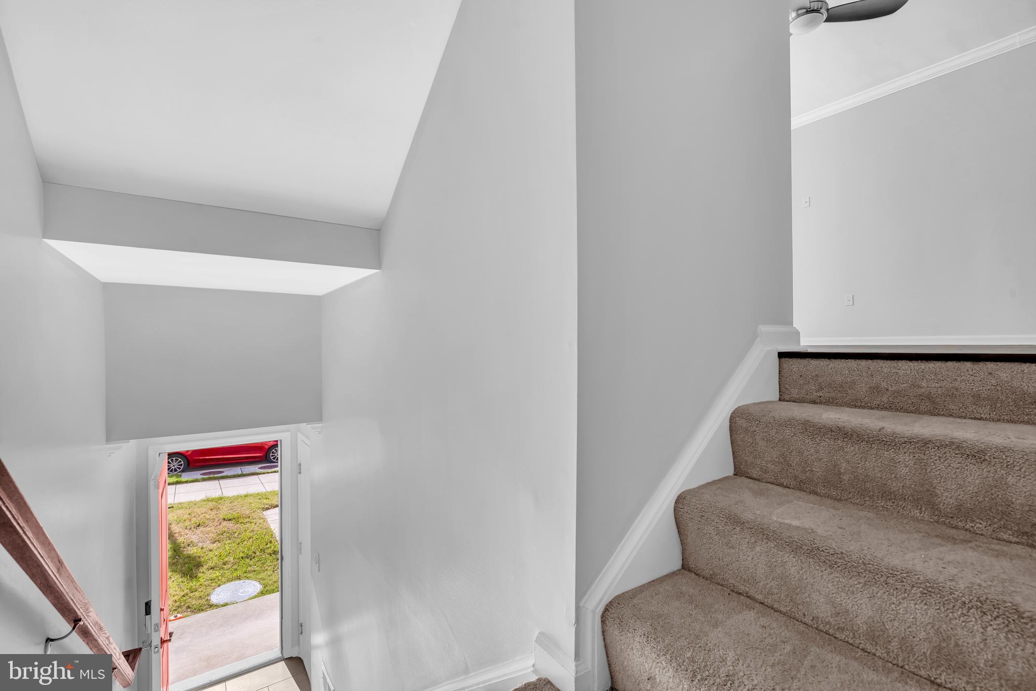 437 Woodcrest Drive Southeast Washington, DC 20032 - Photo 15 of 38 Main Flr Steps