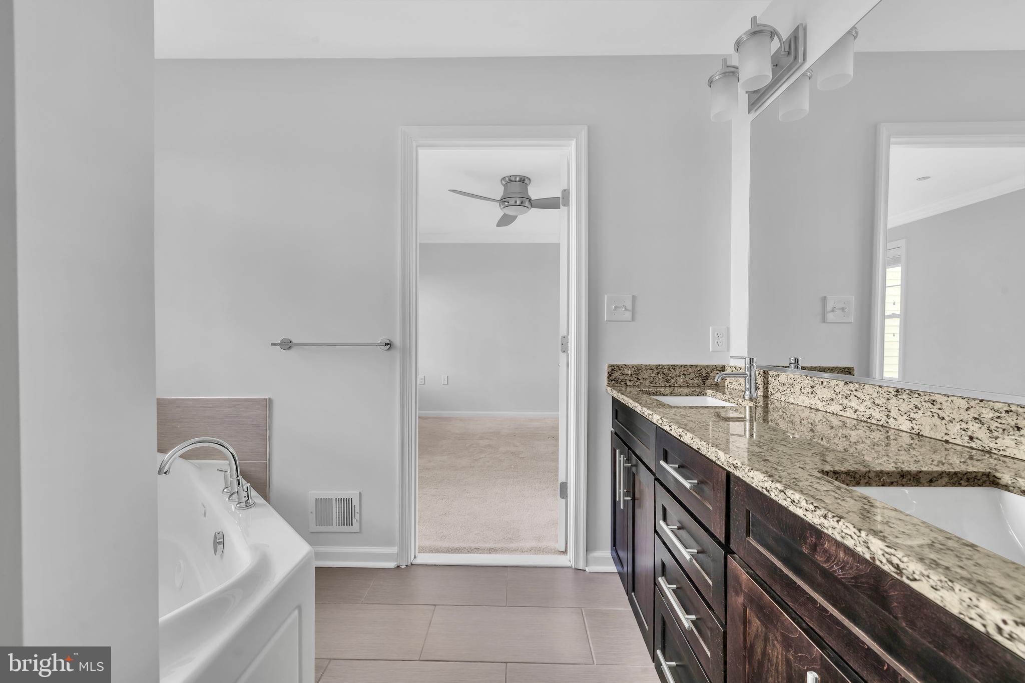 437 Woodcrest Drive Southeast Washington, DC 20032 - Photo 30 of 38 3rd Flr Bath View